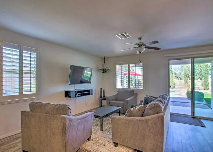 Pool & Covered Patio: Family Gem In San Tan Valley Holiday home Magma