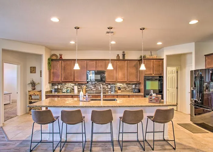 Holiday home Pool & Covered Patio: Family Gem In San Tan Valley