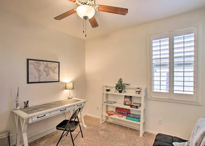 Pool & Covered Patio: Family Gem In San Tan Valley Holiday home