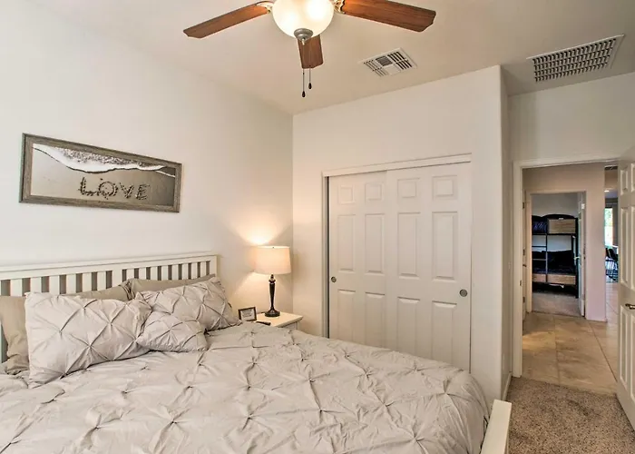 Pool & Covered Patio: Family Gem In San Tan Valley Holiday home