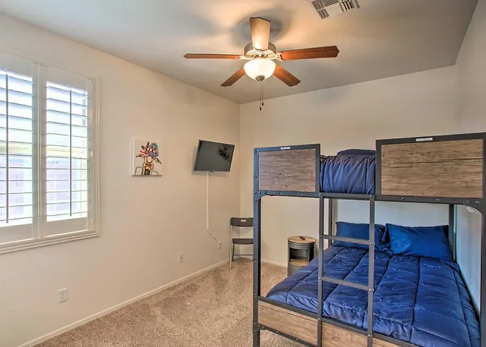 Pool & Covered Patio: Family Gem In San Tan Valley Holiday home *